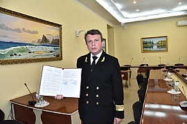 Ректор ХГМА, профессор Василий Чернявский представляет подписанные соглашения с Марлоу и ММСР.