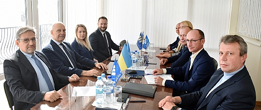 KSMA signs annual cooperation agreement with Marlow Navigation; Rector Cherniavskyi on right