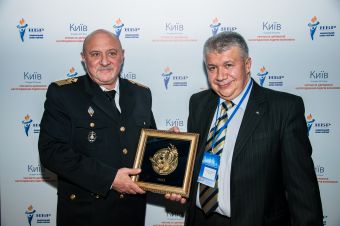Managing Director, Marlow Navigation Ukraine, Captain Boris Ezri is presented with the award