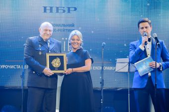 Managing Director, Marlow Navigation Ukraine, Captain Boris Ezri is presented with the award