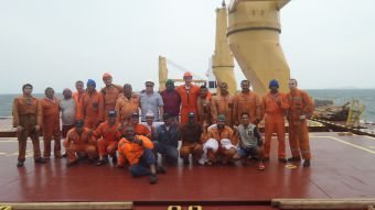 Crew from BBC Citrine together with the rescued seamen