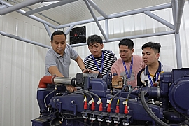 Training on handling of methanol-fuelled engine in the Philippines