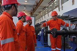Training on handling of methanol-fuelled engine in the Philippines